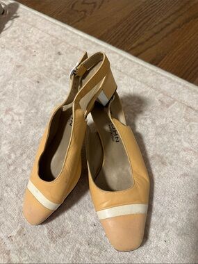 Johnston & Murphy Tan and Cream Leather Slingback Block Heel Pumps